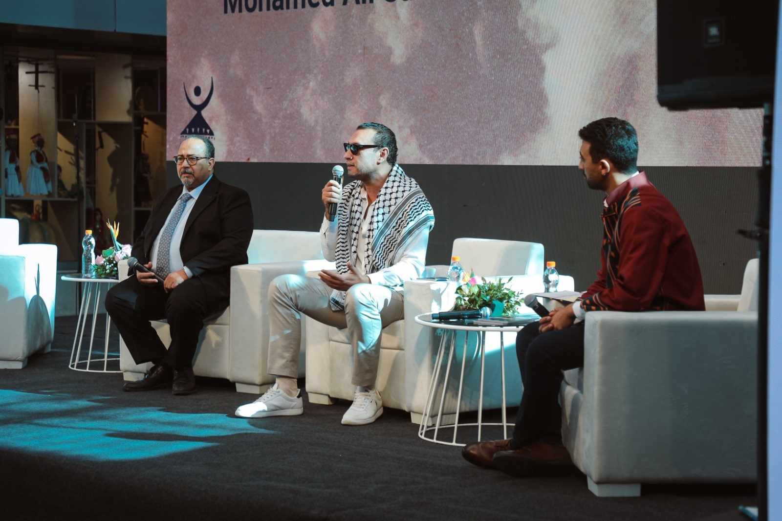                                  «الملك لير» ليحيى الفخراني و«حلم» للفاضل الجعايبي في افتتاح أيام قرطاج المسرحية..   12 عرضًا في المسابقة الرسمية وتونس ممثلة بـ«الهاربات» لوفاء الطبوبي و«جاكراندا» لنزار السعيدي